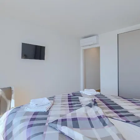 Aponia Semesterbostad