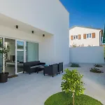 Aponia